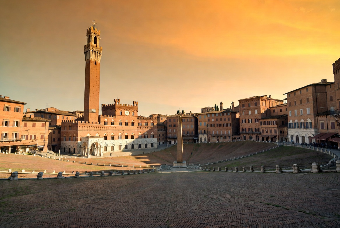 Piazza del Campo in Siena during a day trip