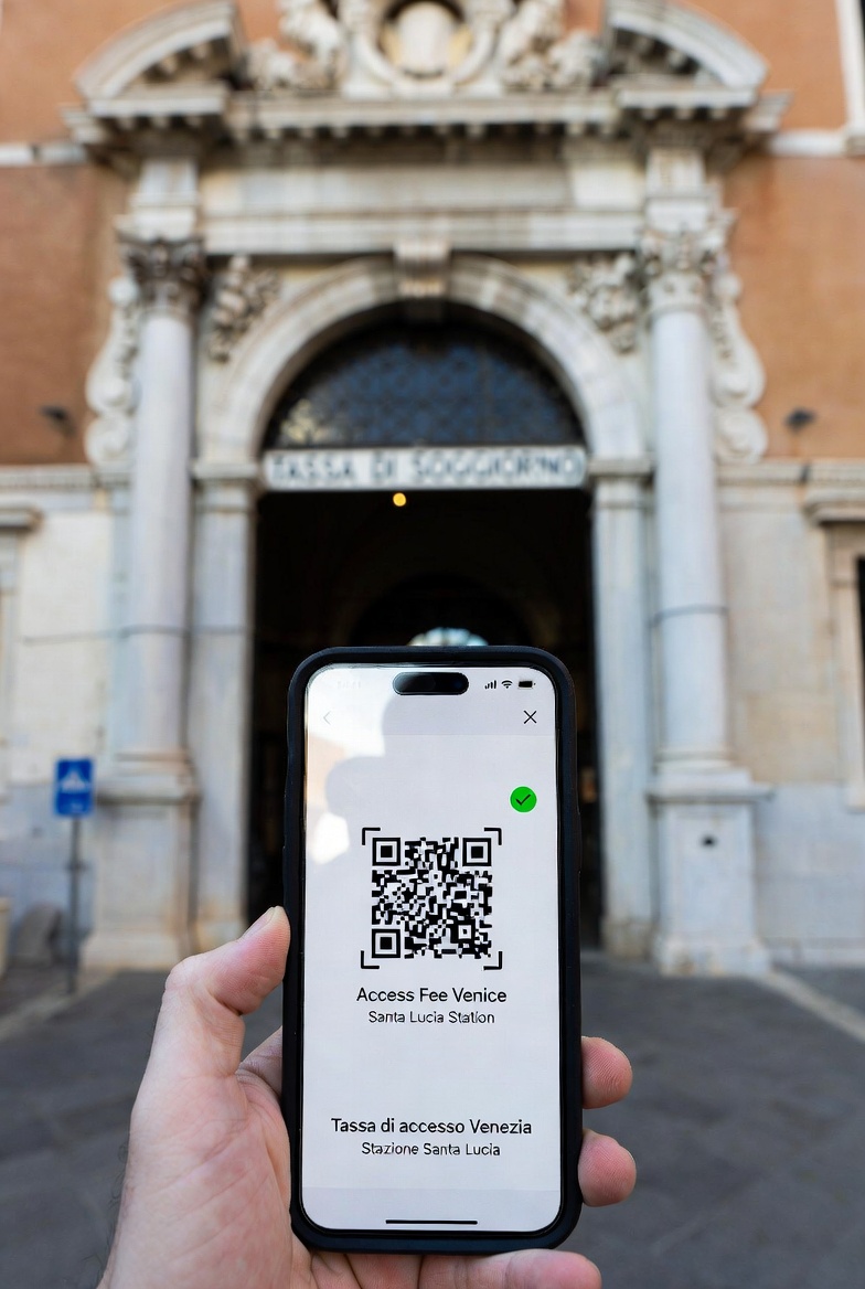 QR-code checks at Venice: digital travel administration is spreading across Europe
